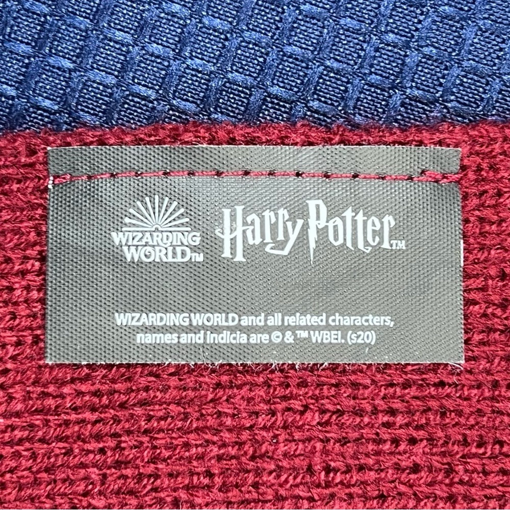 Harry Potter Gryffindor Scarlett and Gold Scarf 🧣 - Picture 3 of 5